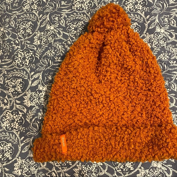 NWT Orange Toque with pompom - Picture 2 of 5